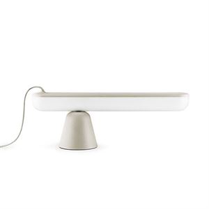 Normann Copenhagen Acrobat Lampa stołowa Piaskowa